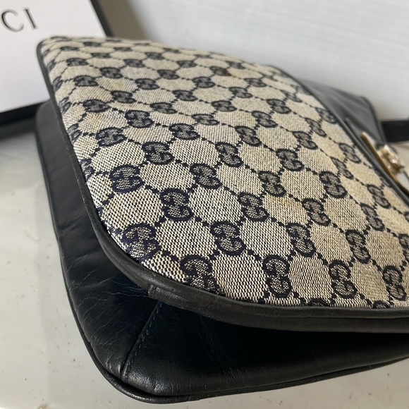 Authentic Gucci Canvas/Leather Shoulder Bag. - Picture 6 of 17